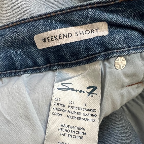 Seven7 Distressed Denim Weekend Fray Hem Mid Rise Short Size 4 EUC - Picture 7 of 9